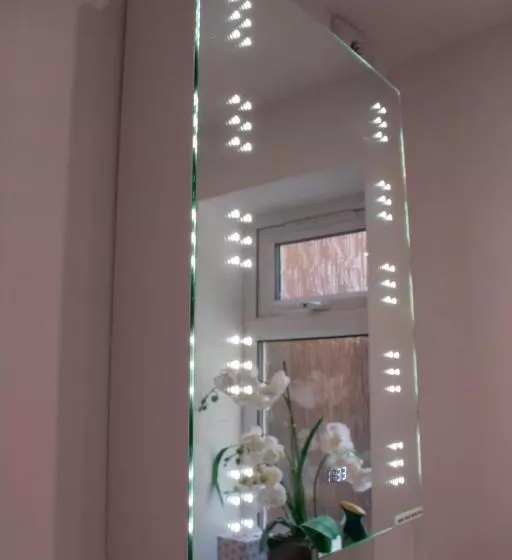 121 Studio   Central Studio Apartment, Terrace & Full Kitchen   Airport & Train Shuttle