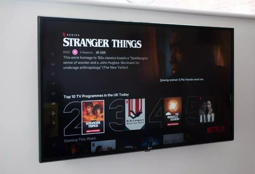 121 Studio   Central Studio Apartment, Terrace & Full Kitchen   Airport & Train Shuttle