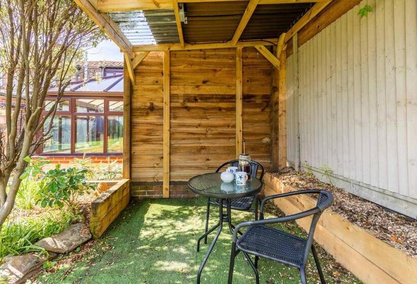 Host & Stay   Honeysuckle Cottage