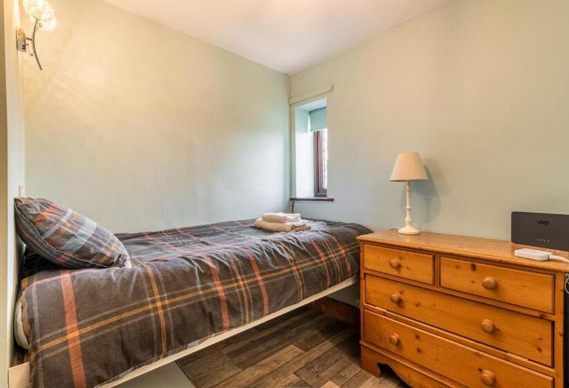 Host & Stay   Honeysuckle Cottage