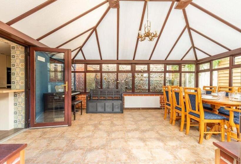 Host & Stay   Honeysuckle Cottage