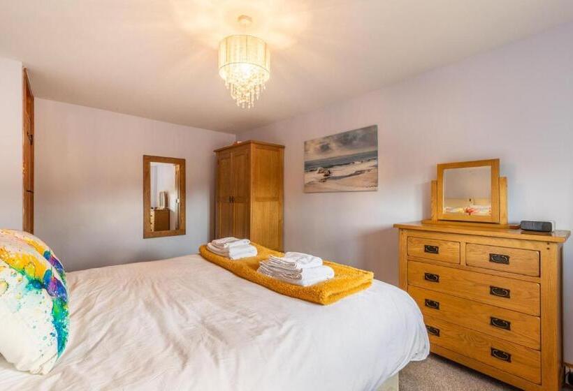 Host & Stay   Honeysuckle Cottage