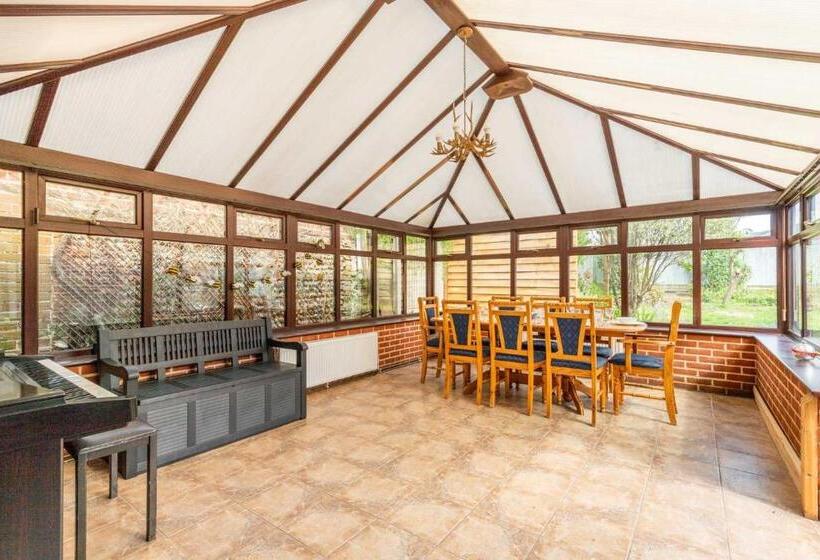 Host & Stay   Honeysuckle Cottage