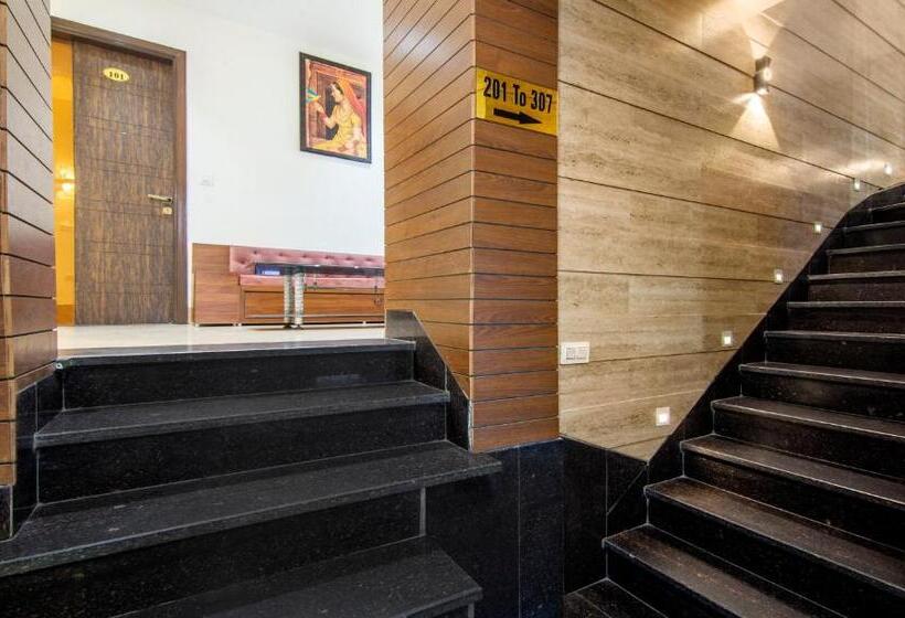 Itsy Hotels Sehdev Residency, Near Golden Temple