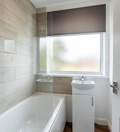 Modern & Contractors & Leisure & Driveway Parking & Garden