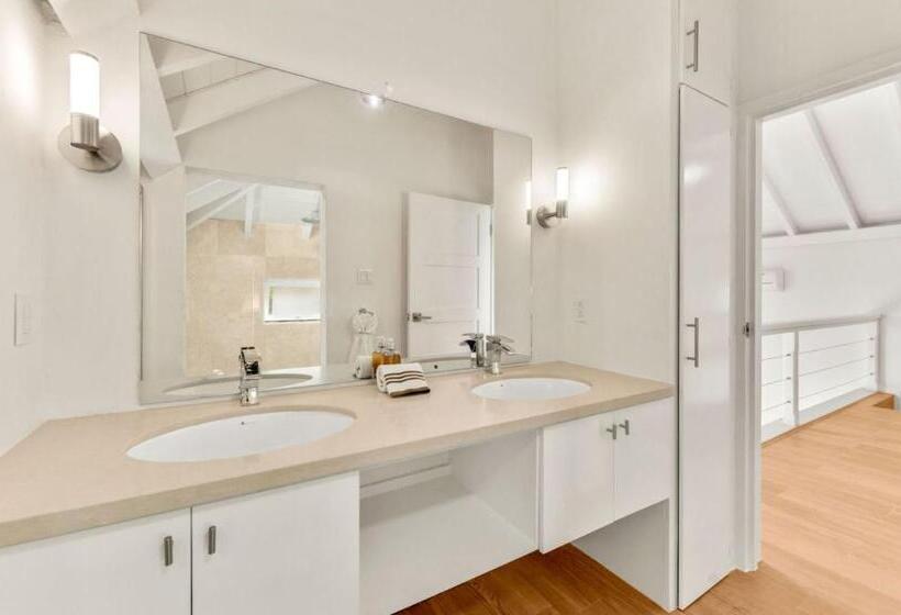 Westmoreland Cottage