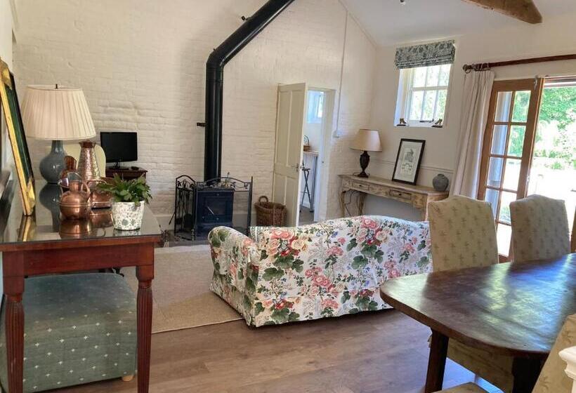 Vineyard Cottage, Hartest 2 Bed With Parking