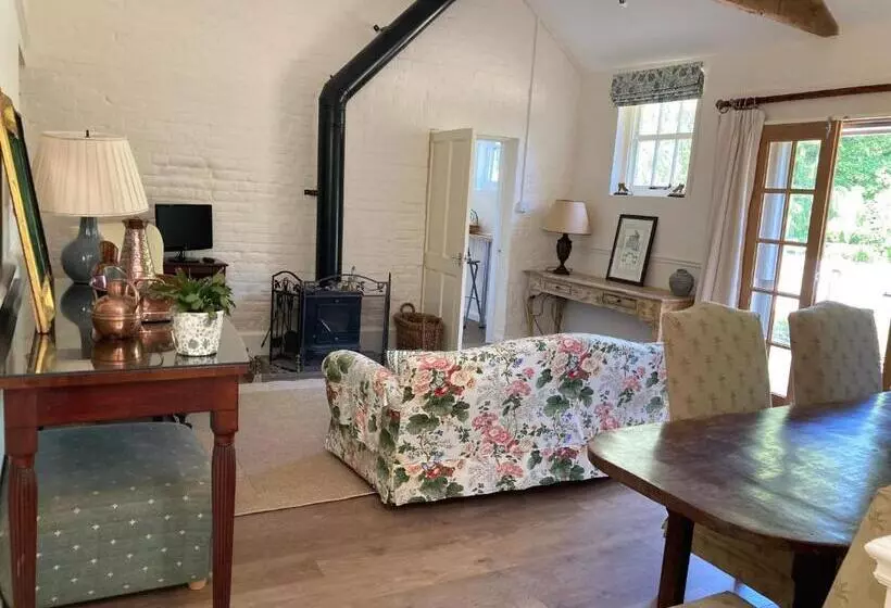 Vineyard Cottage, Hartest   2 Bed With Parking