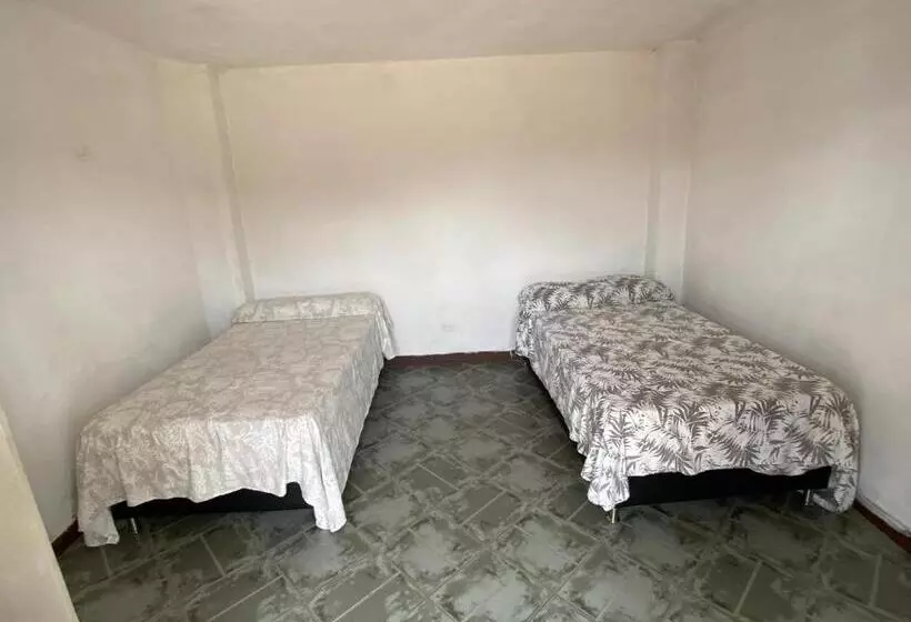 Majatalo Hostal Hollywood Inn Ii