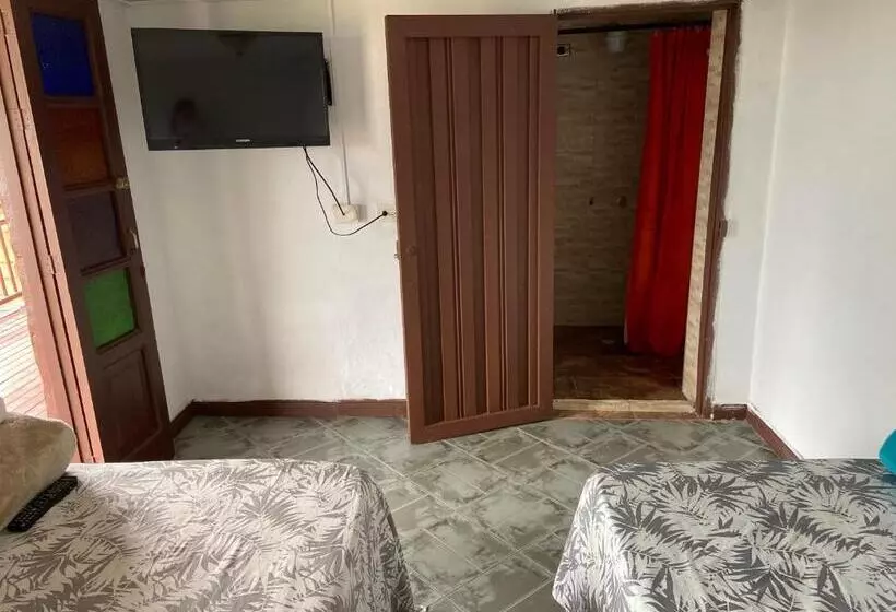 Majatalo Hostal Hollywood Inn Ii