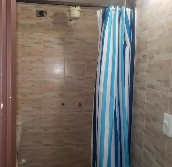 Majatalo Hostal Hollywood Inn Ii