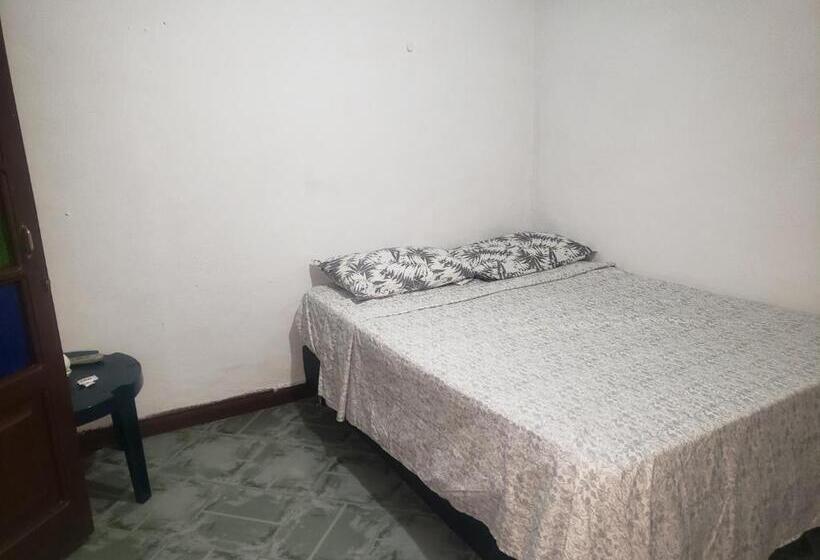 پانسیون Hostal Hollywood Inn Ii