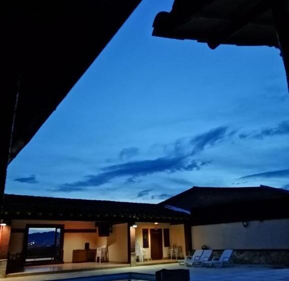 پانسیون Hostal Hollywood Inn Ii