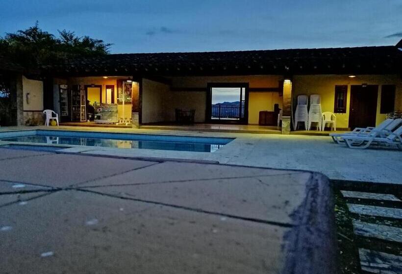 پانسیون Hostal Hollywood Inn Ii