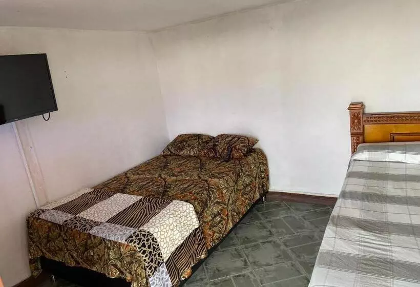 Majatalo Hostal Hollywood Inn Ii