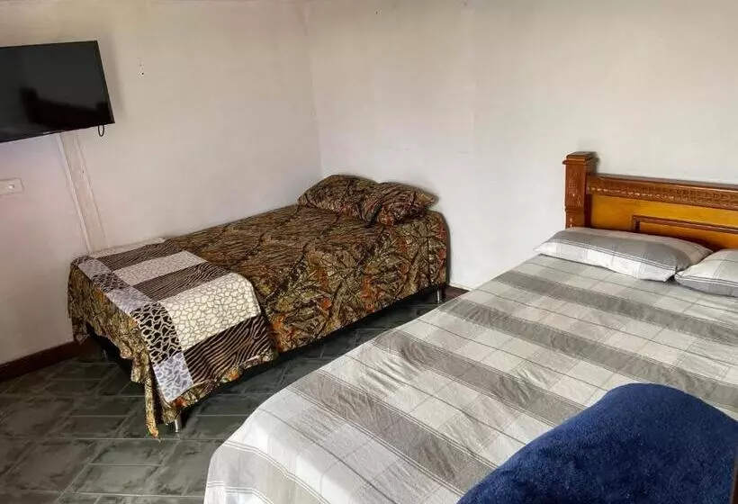 Majatalo Hostal Hollywood Inn Ii