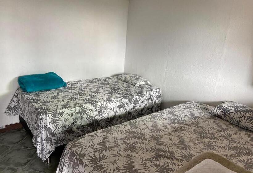 پانسیون Hostal Hollywood Inn Ii