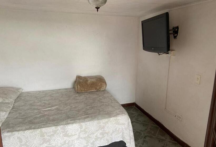 پانسیون Hostal Hollywood Inn Ii