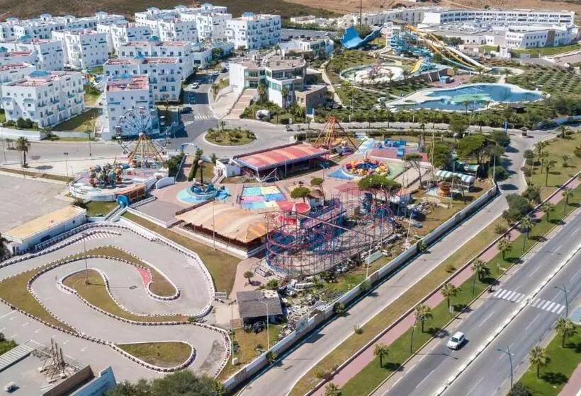 Luxury Apartment With Swimming Pool View