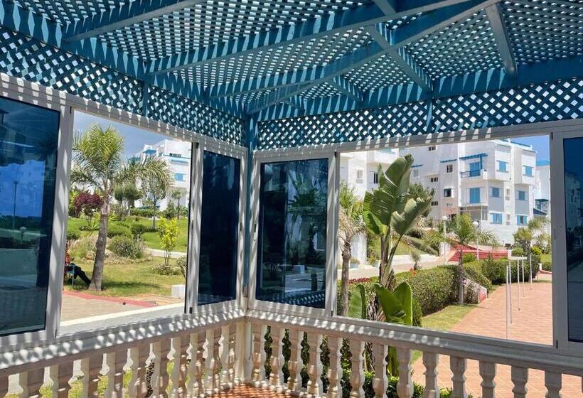 Luxury Apartment With Swimming Pool View