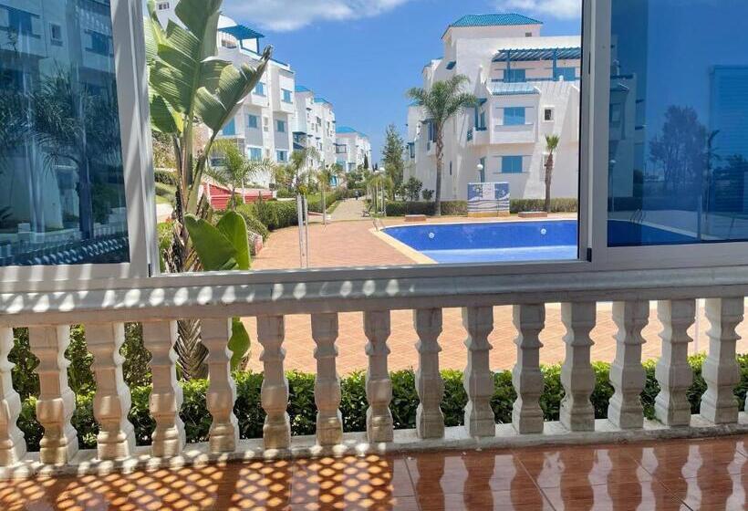 Luxury Apartment With Swimming Pool View