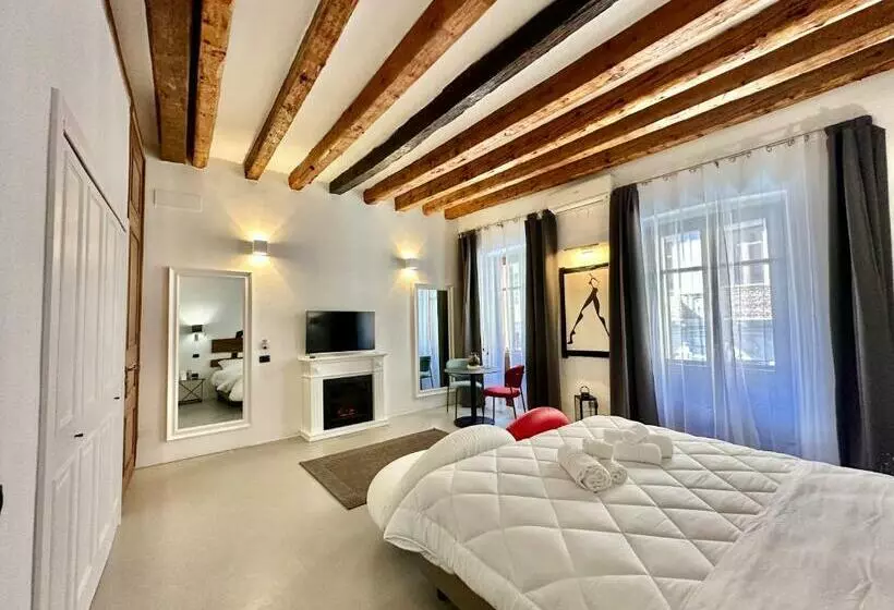 Majatalo C&o Savoia Deluxe Rooms