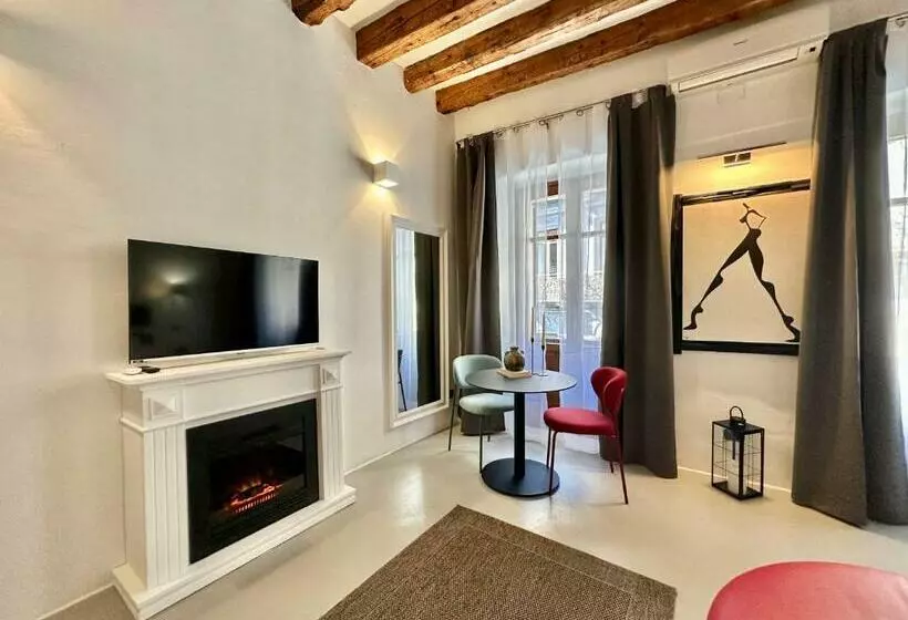Majatalo C&o Savoia Deluxe Rooms