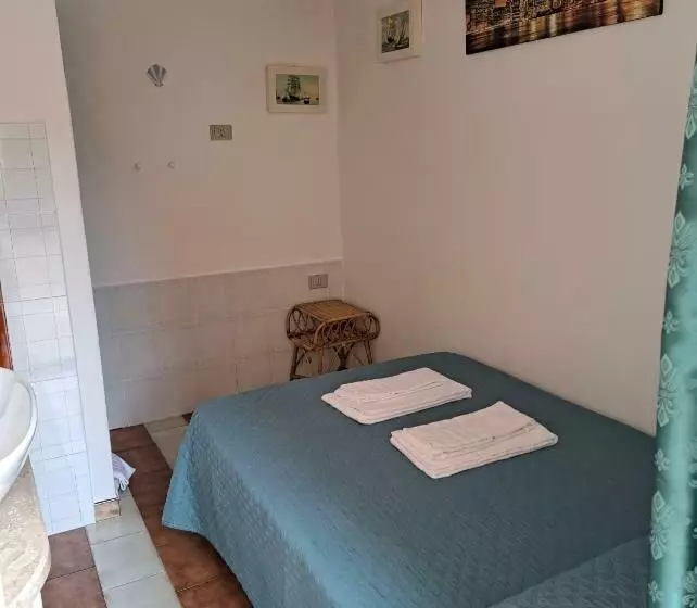 ペンション Economi Depandance Olbia
