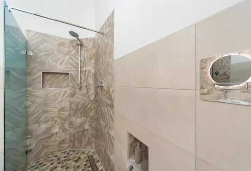 پانسیون Cozy Guest House Downtown