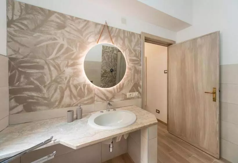 پانسیون Cozy Guest House Downtown