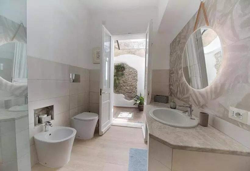 پانسیون Cozy Guest House Downtown