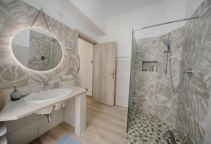 پانسیون Cozy Guest House Downtown