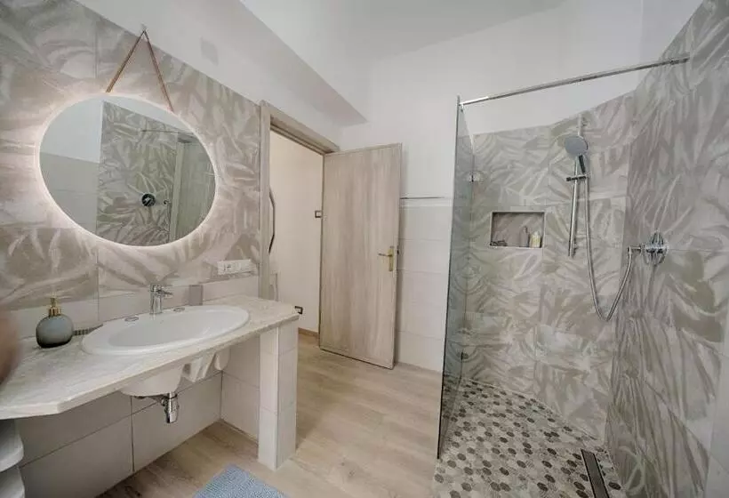 پانسیون Cozy Guest House Downtown