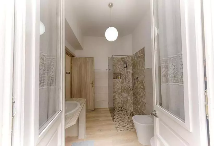 پانسیون Cozy Guest House Downtown