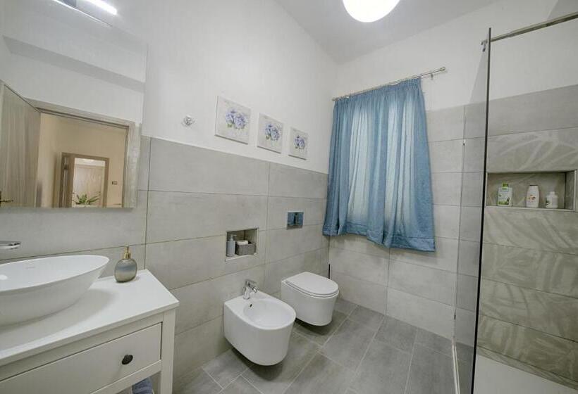 پانسیون Cozy Guest House Downtown