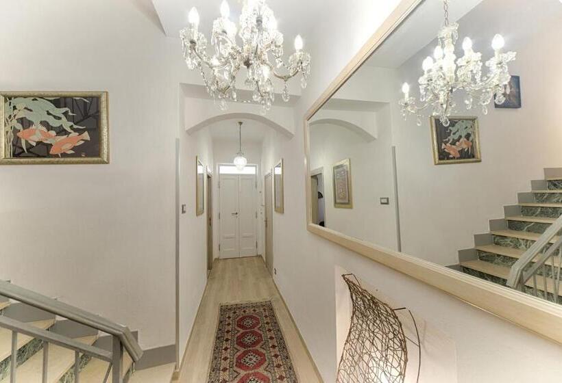 پانسیون Cozy Guest House Downtown