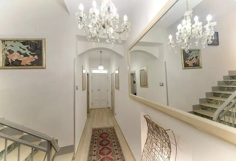 پانسیون Cozy Guest House Downtown