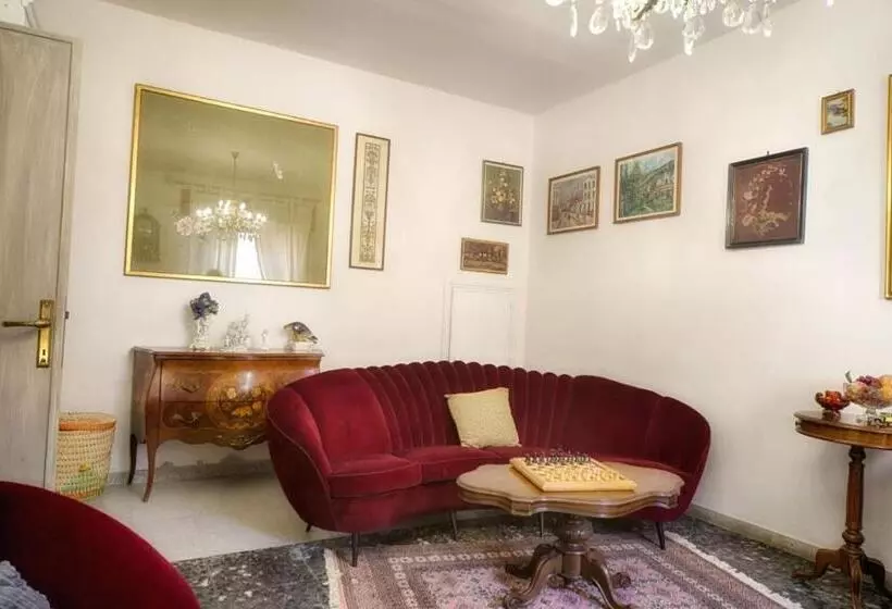 پانسیون Cozy Guest House Downtown