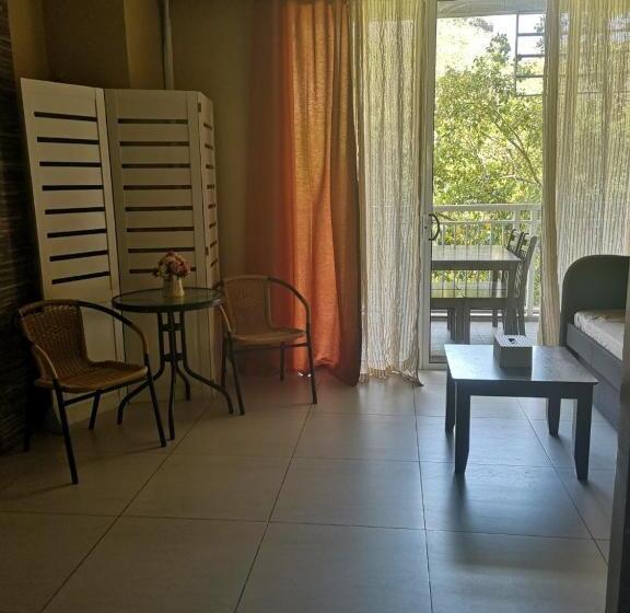 Пансион Pico De Loro Staycation