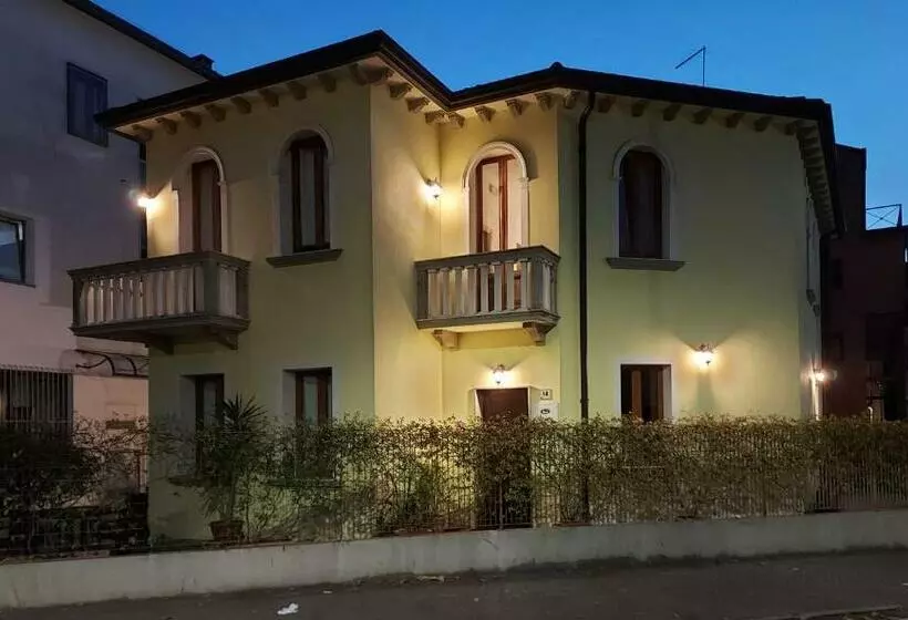 پانسیون Villa Ricordi