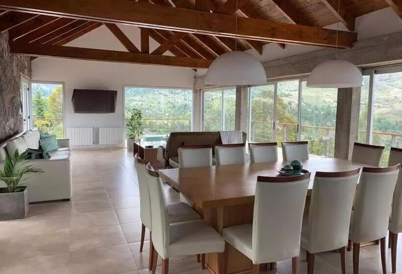 La Cumbrecita ,casona Super Lujo