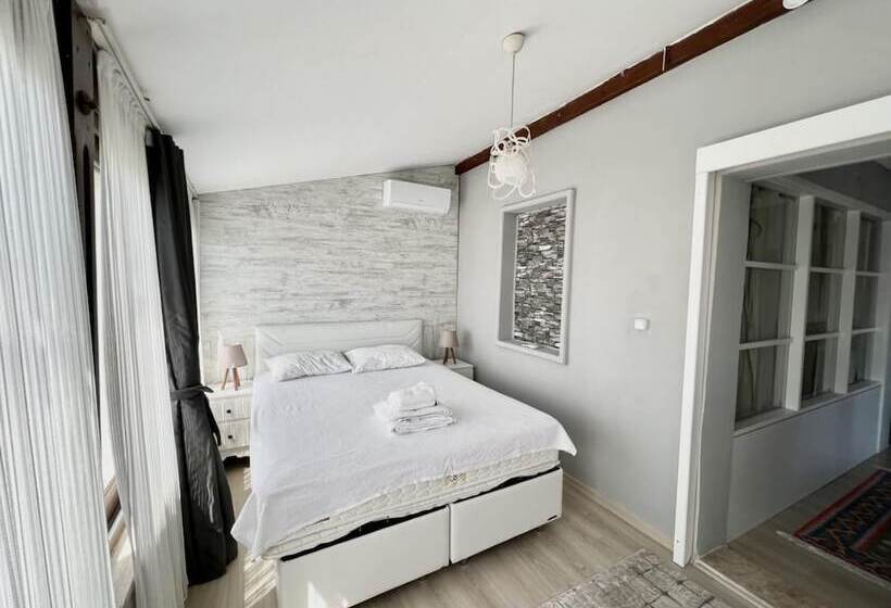 House Close To Beach With A Sea View In Bodrum