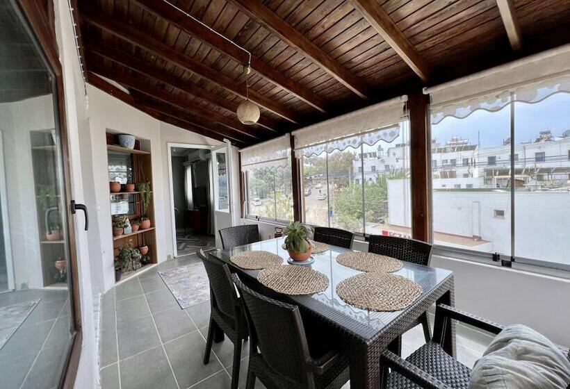 House Close To Beach With A Sea View In Bodrum