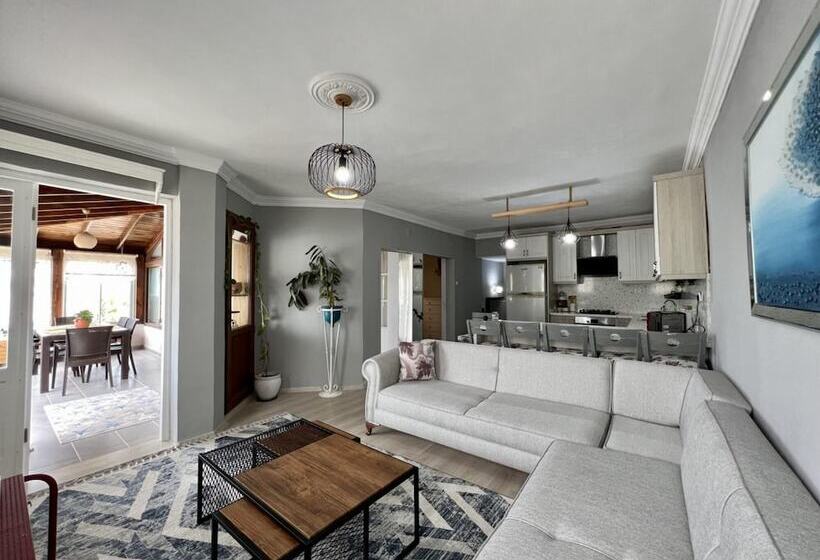 House Close To Beach With A Sea View In Bodrum