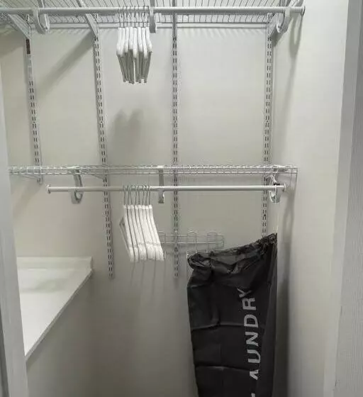 Shore Drive   2 Bedroom/2 Bath/bunk/queen Oasis