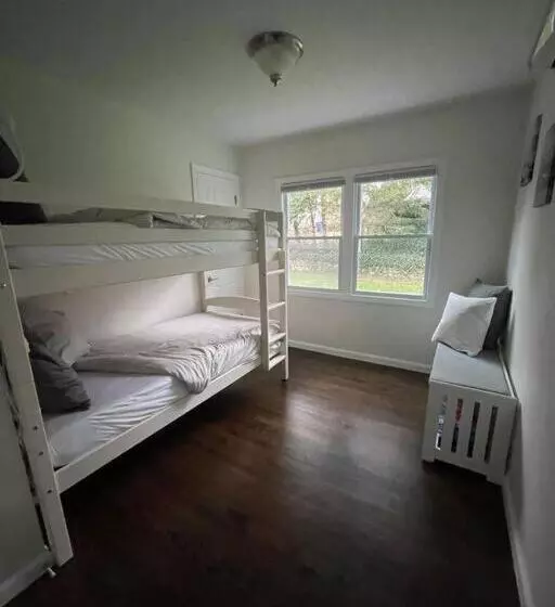 Shore Drive   2 Bedroom/2 Bath/bunk/queen Oasis