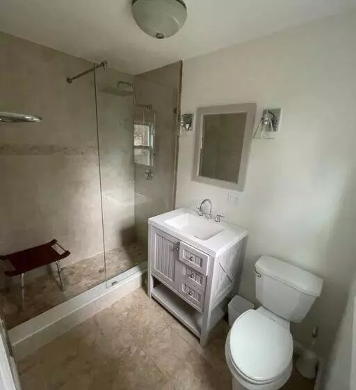 Shore Drive   2 Bedroom/2 Bath/bunk/queen Oasis