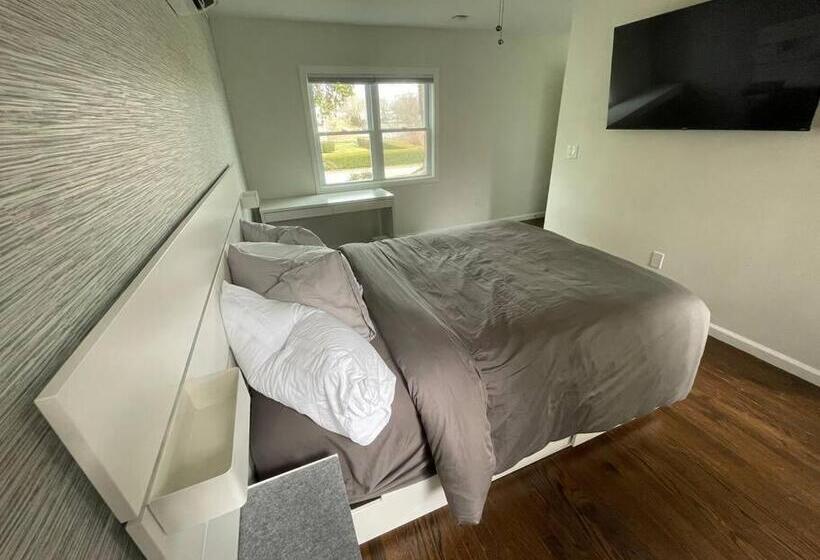 Shore Drive 2 Bedroom/2 Bath/bunk/queen Oasis