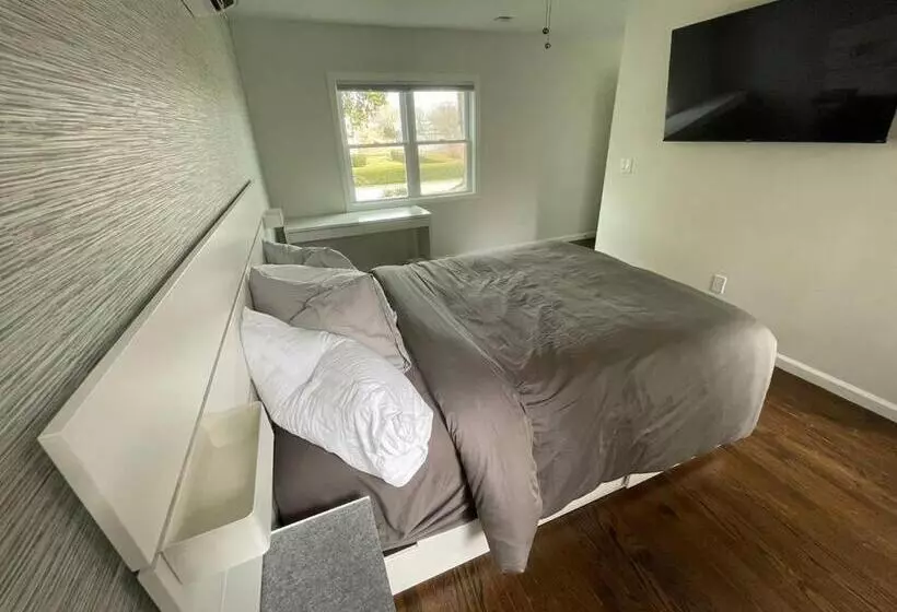 Shore Drive   2 Bedroom/2 Bath/bunk/queen Oasis