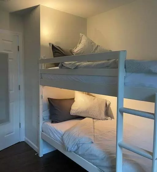 Shore Drive   2 Bedroom/2 Bath/bunk/queen Oasis